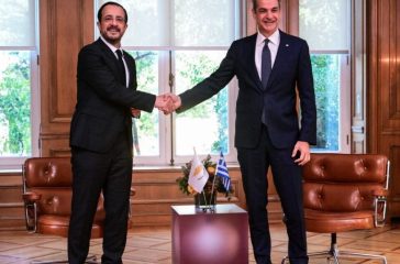 Athina-ke-lefkosia-epichiroun-restart