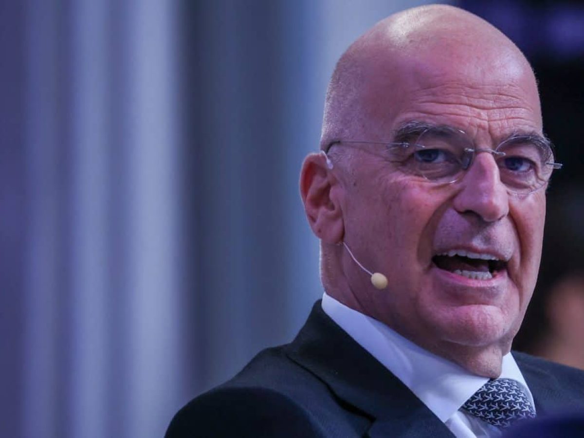 «Eπιστροφή σε πνεύμα αυτοθυσίας» θέλει να δει ο Δένδιας: «Σήμερα η Ευρώπη δεν αντέχει να δει φέρετρα με σημαία πάνω»