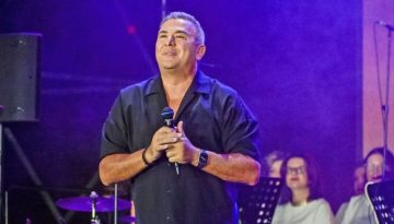 &laquo;Έ&tau;&sigma;&iota; &xi;&alpha;&phi;&nu;&iota;&kappa;ά&raquo; &omicron; &Rho;έ&mu;&omicron;&sigmaf; &delta;ί&chi;&alpha;&sigma;&epsilon; &tau;&omicron;&nu; &delta;ή&mu;&omicron; &Theta;&epsilon;&sigma;&sigma;&alpha;&lambda;&omicron;&nu;ί&kappa;&eta;&sigmaf;