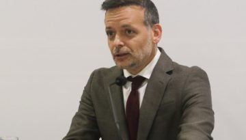 &Gamma;&iota;&alpha;&tau;ί &omicron; &Delta;&omicron;ύ&kappa;&alpha;&sigmaf; &theta;έ&lambda;&epsilon;&iota; &delta;&iota;ά&lambda;&omicron;&gamma;&omicron; &mu;&epsilon; &tau;&omicron;&nu; &Tau;&sigma;ί&pi;&rho;&alpha;;
