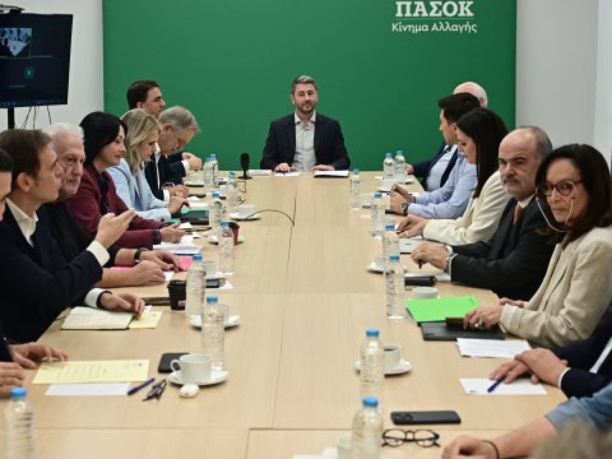 Ο Γερουλάνος επιμένει στα «καρφιά» προς τον Ανδρουλάκη και ανοίγει ατζέντα θέσεων για τη σύγκρουση στο Συνέδριο