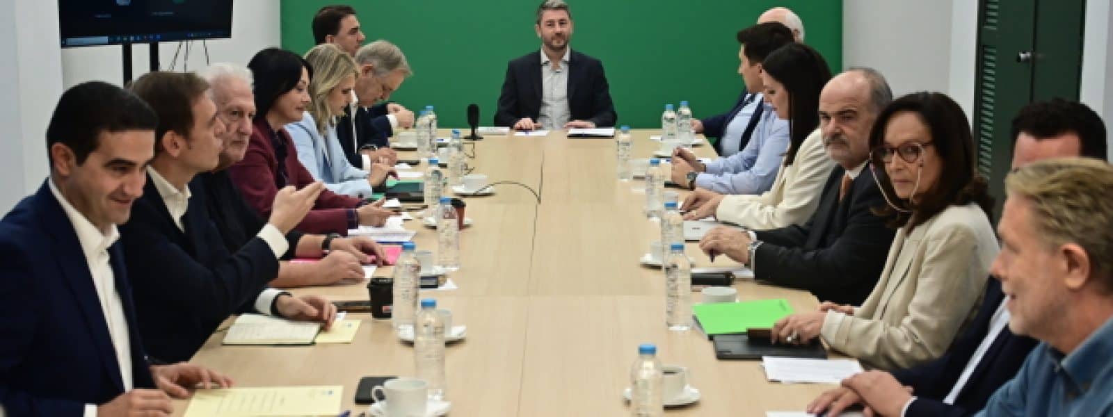 Ο Γερουλάνος επιμένει στα «καρφιά» προς τον Ανδρουλάκη και ανοίγει ατζέντα θέσεων για τη σύγκρουση στο Συνέδριο