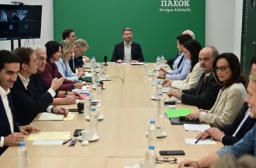 o-geroulanos-epimeni-sta-karfia