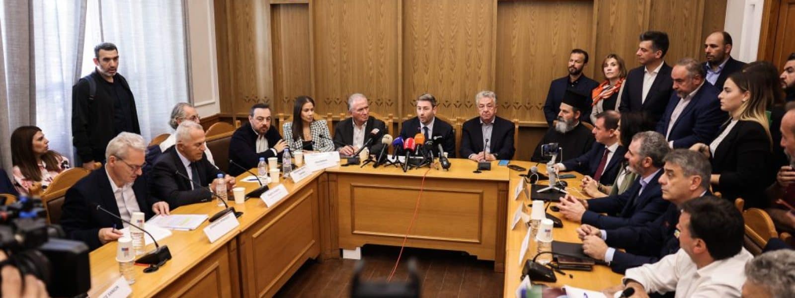 Πόλεμος ανακοινώσεων κυβέρνησης και ΠΑΣΟΚ για τα γεγονότα στα Βορίζια: Τι είπε ο Νίκος Ανδρουλάκης