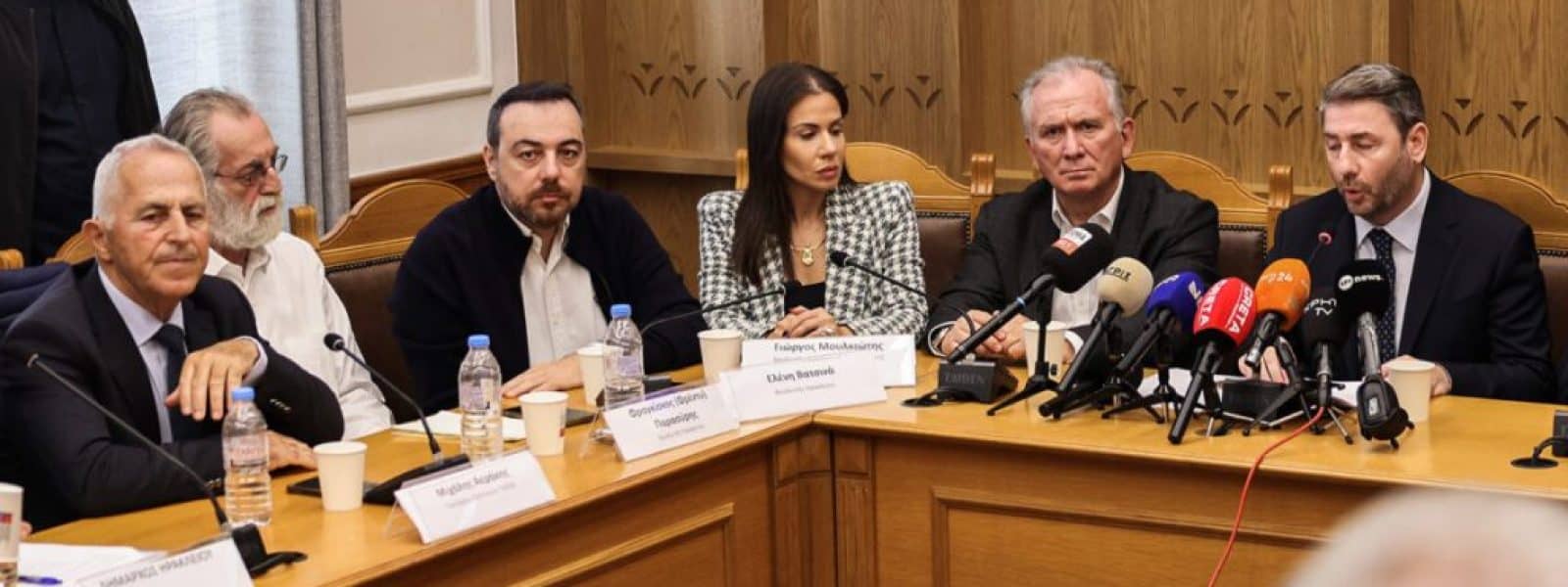 Αμηχανία στο ΠΑΣΟΚ για την παρουσία του Ναύαρχου στη σύσκεψη Ανδρουλάκη