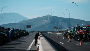 &Alpha;&gamma;&rho;&omicron;&tau;&iota;&kappa;ά &mu;&pi;&lambda;ό&kappa;&alpha;: &Alpha;&nu;&alpha;&beta;&rho;&alpha;&sigma;&mu;ό&sigmaf; &mu;&epsilon;&tau;ά &tau;&eta; &delta;ή&lambda;&omega;&sigma;&eta;&nbsp;&Mu;&eta;&tau;&sigma;&omicron;&tau;ά&kappa;&eta; &gamma;&iota;&alpha; &laquo;&tau;&rho;&alpha;&mu;&pi;&omicron;&upsilon;&kappa;&iota;&sigma;&mu;&omicron;ύ&sigmaf;&raquo; &ndash; &Sigma;&kappa;&eta;&nu;&iota;&kappa;ό &mu;ά&chi;&eta;&sigmaf; &epsilon;&nu;ό&psi;&epsilon;&iota; &pi;&rho;&omega;&tau;&omicron;&chi;&rho;&omicron;&nu;&iota;ά&sigmaf;&nbsp;&nbsp;