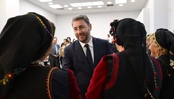 &Alpha;&nu;&delta;&rho;&omicron;&upsilon;&lambda;ά&kappa;&eta;&sigmaf;: &Chi;&rho;έ&omicron;&sigmaf; &mu;&alpha;&sigmaf; &nu;&alpha; &epsilon;&rho;&gamma;&alpha;&sigma;&tau;&omicron;ύ&mu;&epsilon; &gamma;&iota;&alpha; &tau;&alpha; &pi;&rho;&omicron;&beta;&lambda;ή&mu;&alpha;&tau;&alpha; &tau;&eta;&sigmaf; &kappa;&omicron;&iota;&nu;&omega;&nu;ί&alpha;&sigmaf; &kappa;&alpha;&iota; &nu;&alpha; &mu;&epsilon;&iota;ώ&sigma;&omicron;&upsilon;&mu;&epsilon; &tau;&iota;&sigmaf; &alpha;&nu;&iota;&sigma;ό&tau;&eta;&tau;&epsilon;&sigmaf;