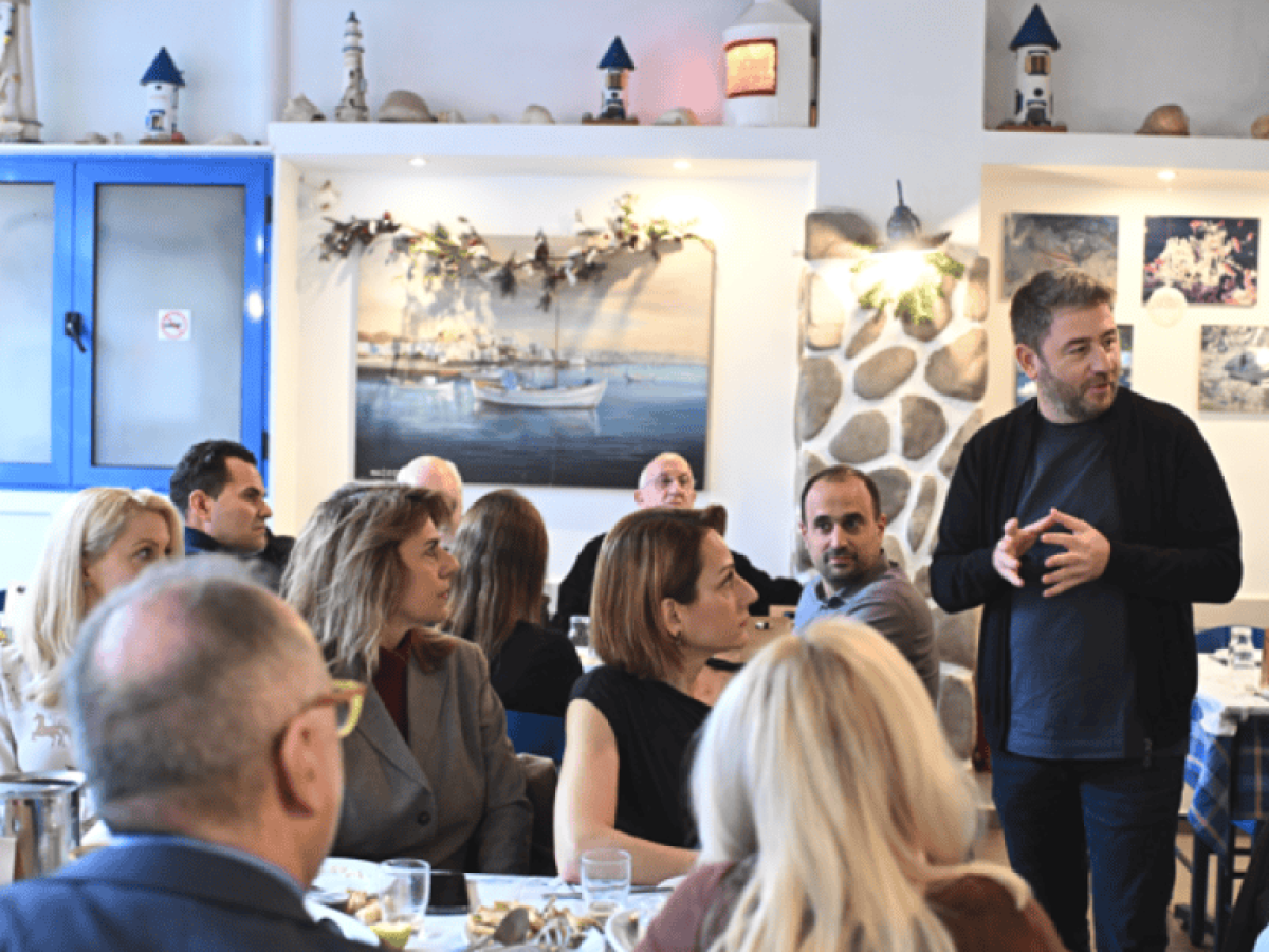 H «Τράτα», το «καύσιμο» και τα καφενεία… Τι είπε ο Ανδρουλάκης στους δημοσιογράφους