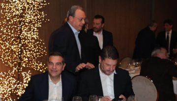 Χειραψία χωρίς κουβεντούλα