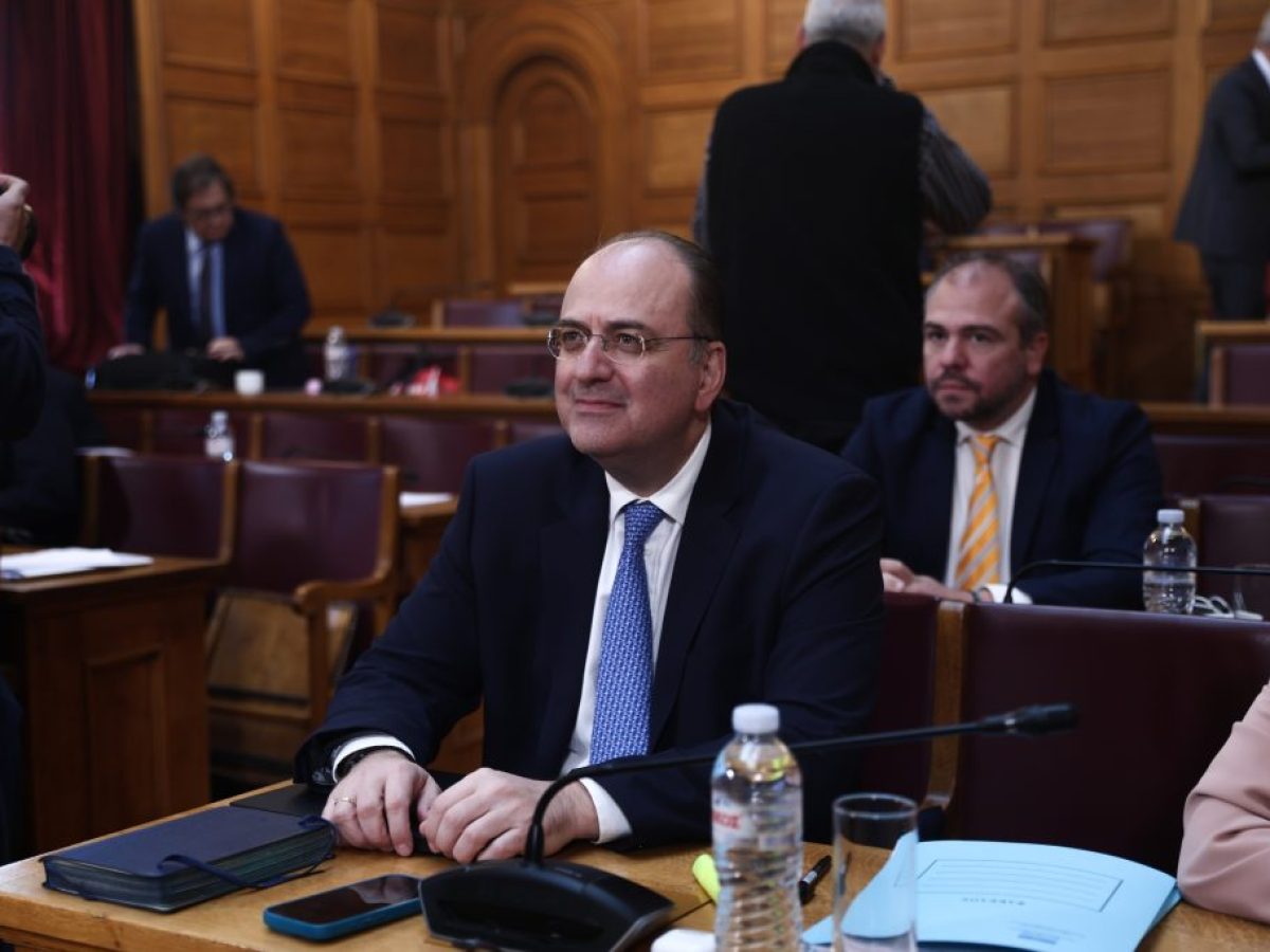 «Δεν τους χρωστάμε τίποτα»: Προκλητική επίθεση Λαζαρίδη στους αγρότες εν μέσω μπλόκων