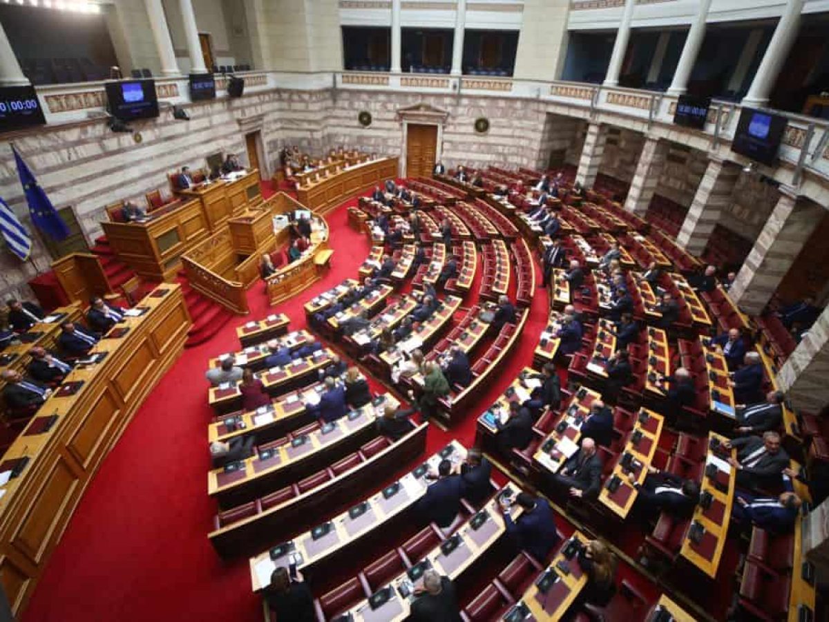 Δημοσκοπήσεις: Ποιος χάνει, ποιος κερδίζει από τις μετακινήσεις ψηφοφόρων