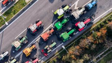 &Delta;&iota;&omicron;&rho;ί&alpha; &mu;έ&chi;&rho;&iota; &tau;&alpha; &Phi;ώ&tau;&alpha; &gamma;&iota;&alpha; &tau;&alpha; &mu;&pi;&lambda;ό&kappa;&alpha; &ndash; &Tau;&eta;&nu; &Kappa;&upsilon;&rho;&iota;&alpha;&kappa;ή &eta; &kappa;&rho;ί&sigma;&iota;&micro;&eta; &Pi;&alpha;&nu;&epsilon;&lambda;&lambda;&alpha;&delta;&iota;&kappa;ή &Sigma;&upsilon;&nu;&delta;&iota;ά&sigma;&kappa;&epsilon;&psi;&eta; &tau;&omega;&nu; &alpha;&gamma;&rho;&omicron;&tau;ώ&nu;