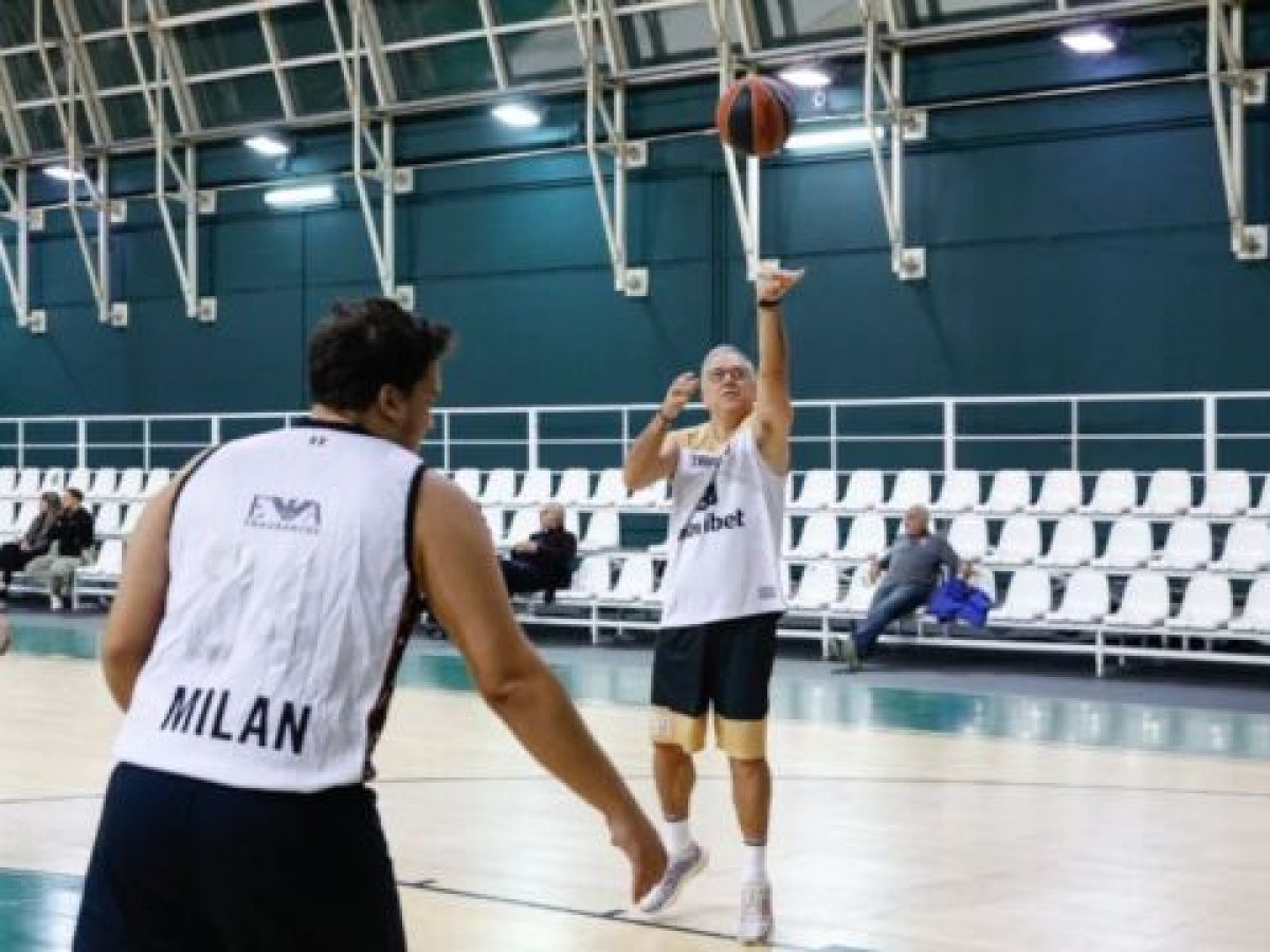 Τάκης Θεοδωρικάκος: Συμμετείχε σε φιλανθρωπικό αγώνα μπάσκετ “για καλό σκοπό” (Εικόνες)