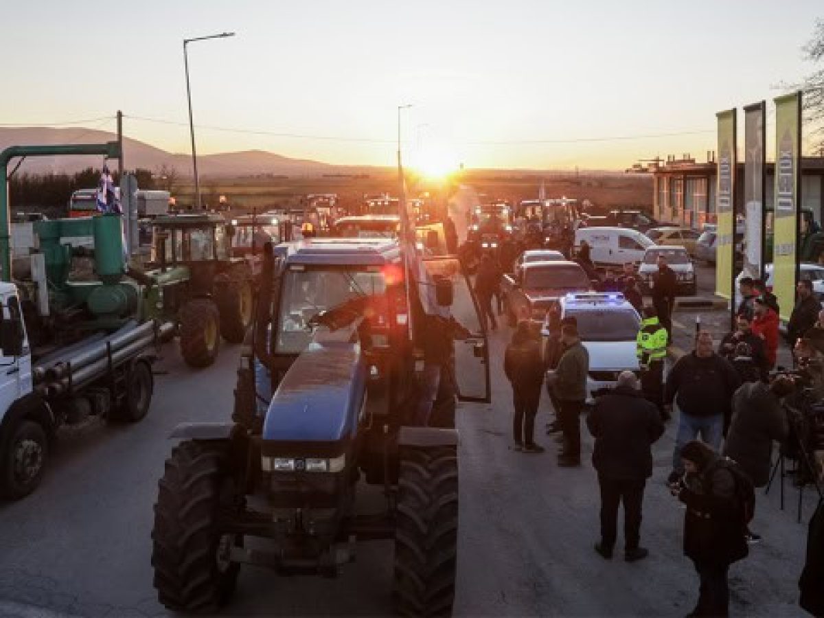 Επί τάπητος plan b για τους αγρότες με σκλήρυνση στάσης – Χρυσοχοΐδης: Υπάρχουν διατάξεις που μπορούν να εφαρμοστούν