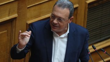 &Phi;ά&mu;&epsilon;&lambda;&lambda;&omicron;&sigmaf;: &Eta; &kappa;&upsilon;&beta;έ&rho;&nu;&eta;&sigma;&eta; &kappa;&alpha;&tau;&alpha;&beta;ά&lambda;&epsilon;&iota; &kappa;ά&theta;&epsilon; &pi;&rho;&omicron;&sigma;&pi;ά&theta;&epsilon;&iota;&alpha; &nu;&alpha; &pi;&alpha;&rho;&alpha;&mu;&epsilon;ί&nu;&omicron;&upsilon;&nu; &omicron;&iota; &delta;&rho;ό&mu;&omicron;&iota; &kappa;&lambda;&epsilon;&iota;&sigma;&tau;&omicron;ί &ndash; &Kappa;ύ&rho;&iota;&epsilon; &Mu;&eta;&tau;&sigma;&omicron;&tau;ά&kappa;&eta; &sigma;&omicron;&beta;&alpha;&rho;&epsilon;&upsilon;&tau;&epsilon;ί&tau;&epsilon;