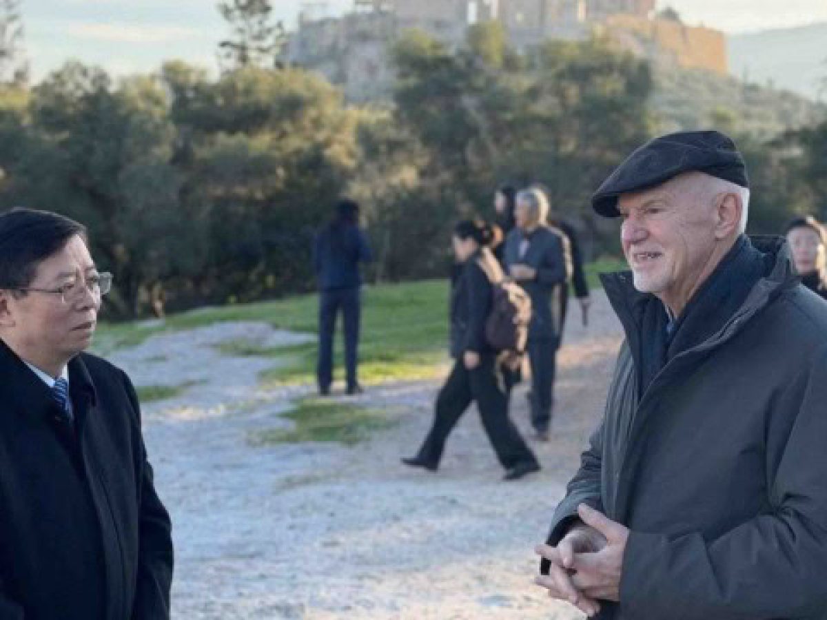 Γιώργος Παπανδρέου: Ξενάγησε στην Πνύκα διάσημο καθηγητή από την Κίνα (Εικόνες)