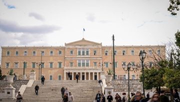 &Eta; (&alpha;&nu;)&alpha;&xi;&iota;&omicron;&pi;&iota;&sigma;&tau;ί&alpha; &tau;&omega;&nu; &gamma;&kappa;ά&lambda;&omicron;&pi; &kappa;&alpha;&iota; &tau;&alpha; &kappa;&lambda;&epsilon;&iota;&delta;&iota;ά &tau;&eta;&sigmaf; &pi;&omicron;&lambda;&iota;&tau;&iota;&kappa;ή&sigmaf; &sigma;&tau;&omicron;&upsilon;&sigmaf; &delta;&eta;&mu;&omicron;&sigma;&kappa;ό&pi;&omicron;&upsilon;&sigmaf;