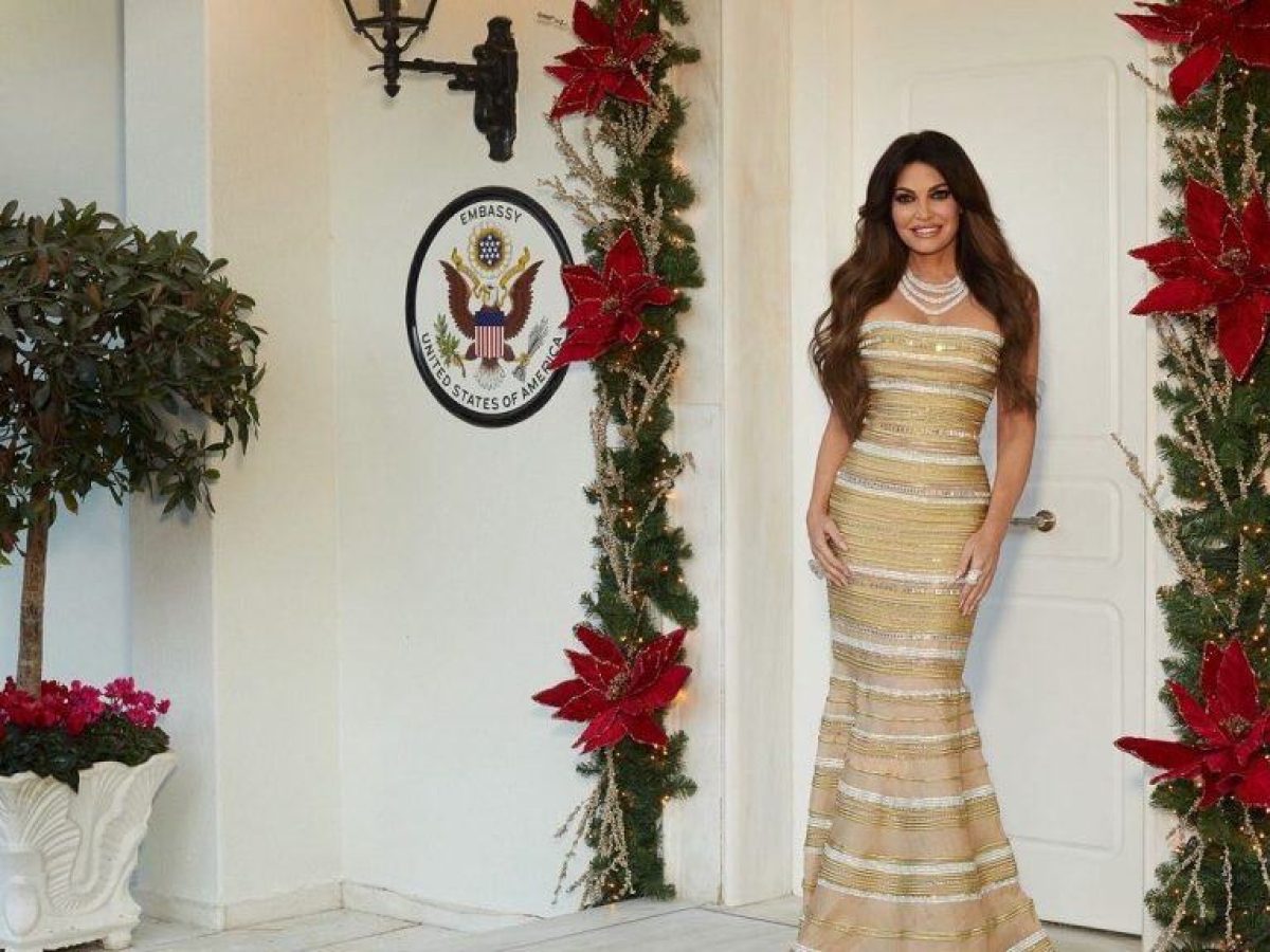 Οι ευχές της Γκίλφοϊλ για τις γιορτές ντυμένη στα… χρυσά