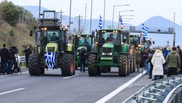 &Eta; &kappa;&upsilon;&beta;έ&rho;&nu;&eta;&sigma;&eta; &epsilon;&pi;&iota;&mu;έ&nu;&epsilon;&iota; &sigma;&tau;&iota;&sigmaf; &laquo;&kappa;ό&kappa;&kappa;&iota;&nu;&epsilon;&sigmaf; &gamma;&rho;&alpha;&mu;&mu;έ&sigmaf;&raquo; &tau;&eta;&sigmaf;
