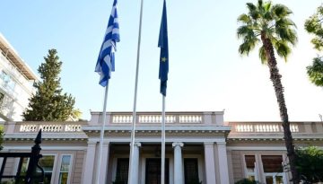 &Eta; &kappa;&upsilon;&beta;έ&rho;&nu;&eta;&sigma;&eta; &pi;&alpha;ί&zeta;&epsilon;&iota; &tau;&omicron; &chi;&alpha;&rho;&tau;ί &tau;&omicron;&upsilon; &laquo;&kappa;&omicron;&iota;&nu;&omega;&nu;&iota;&kappa;&omicron;ύ &alpha;&upsilon;&tau;&omicron;&mu;&alpha;&tau;&iota;&sigma;&mu;&omicron;ύ&raquo; &gamma;&iota;&alpha; &tau;&omicron;&upsilon;&sigmaf; &alpha;&gamma;&rho;ό&tau;&epsilon;&sigmaf;