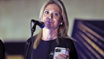 &Eta; &Mu;&alpha;&rho;ί&alpha; &kappa;&alpha;&iota; &omicron;&iota; ά&lambda;&lambda;&omicron;&iota; &sigma;&upsilon;&gamma;&gamma;&epsilon;&nu;&epsilon;ί&sigmaf; &tau;&omega;&nu; &Tau;&epsilon;&mu;&pi;ώ&nu; &sigma;&epsilon; &chi;&omega;&rho;&iota;&sigma;&tau;&omicron;ύ&sigmaf; &delta;&rho;ό&mu;&omicron;&upsilon;&sigmaf;