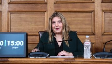 &Eta; &Mu;&alpha;&rho;ί&alpha; &Sigma;&upsilon;&rho;&epsilon;&gamma;&gamma;έ&lambda;&alpha; &kappa;&iota;&nu;&epsilon;ί&tau;&alpha;&iota; &nu;&omicron;&mu;&iota;&kappa;ά &kappa;&alpha;&tau;ά &tau;&eta;&sigmaf; &Zeta;&omega;ή&sigmaf; &Kappa;&omega;&nu;&sigma;&tau;&alpha;&nu;&tau;&omicron;&pi;&omicron;ύ&lambda;&omicron;&upsilon; &ndash; &laquo;&Mu;&epsilon; &sigma;&upsilon;&kappa;&omicron;&phi;&alpha;&nu;&tau;&epsilon;ί &kappa;&alpha;&iota; &mu;&epsilon; &epsilon;&xi;&upsilon;&beta;&rho;ί&zeta;&epsilon;&iota; &kappa;&alpha;&theta;&eta;&mu;&epsilon;&rho;&iota;&nu;ά&raquo;