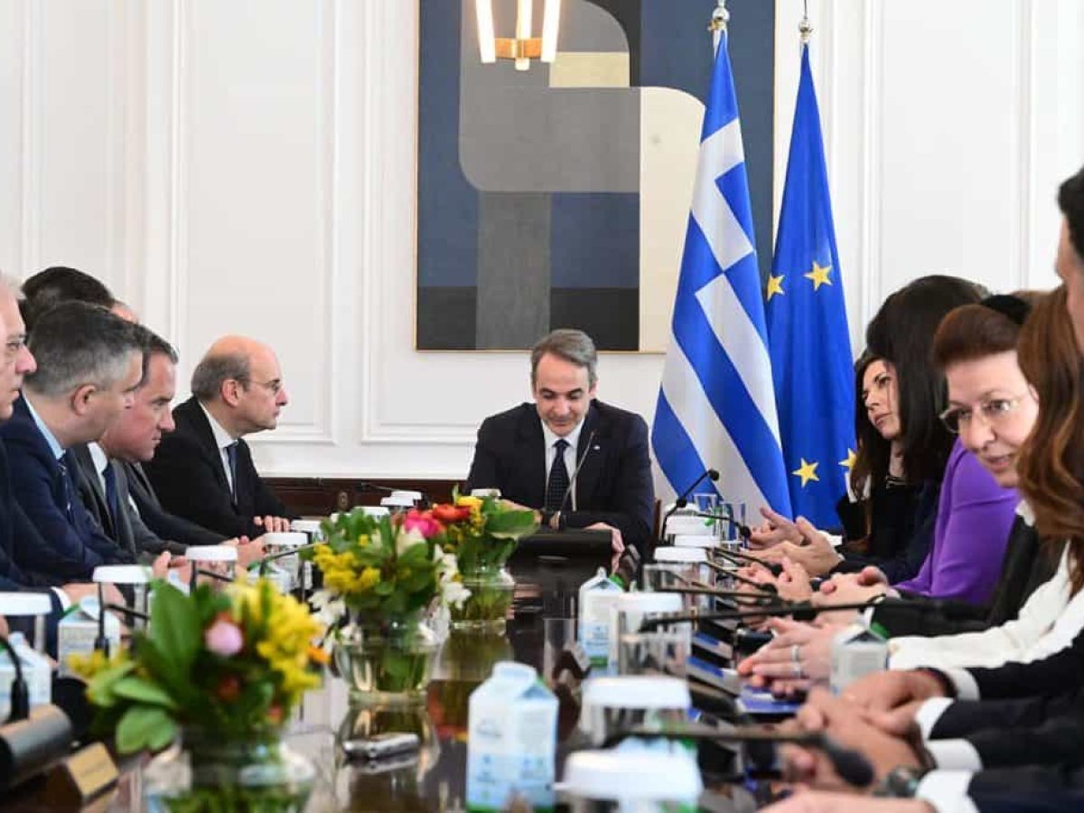 Η Ν.Δ. στην εκπνοή του 2025: Κινούμενη άμμος με αγρότες, ακρίβεια, ΟΠΕΚΕΠΕ και νέους παίκτες