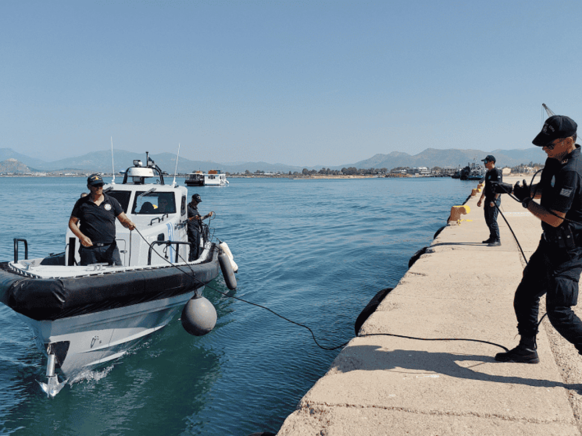 Η Περιφερειακή Ομάδας Δίωξης Ναρκωτικών (Π.Ο.ΔΙ.Ν.) του …Κεντρικού Λιμεναρχείου Πειραιά εν δράσει