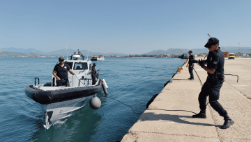 Η Περιφερειακή Ομάδας Δίωξης Ναρκωτικών (Π.Ο.ΔΙ.Ν.) του …Κεντρικού Λιμεναρχείου Πειραιά εν δράσει