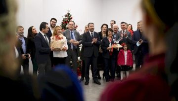 &Eta;&pi;&epsilon;&iota;&rho;ώ&tau;&epsilon;&sigmaf; &laquo;&tau;&alpha; έ&psi;&alpha;&lambda;&lambda;&alpha;&nu;&raquo; &sigma;&tau;&omicron;&nu; &Nu;ί&kappa;&omicron; &Alpha;&nu;&delta;&rho;&omicron;&upsilon;&lambda;ά&kappa;&eta;