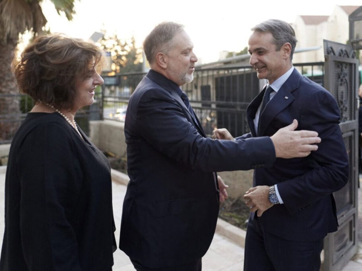 Ισραήλ: Ο Μητσοτάκης στους γονείς του Ιωνά Καρούση – πρόγραμμα υποτροφιών στη μνήμη του