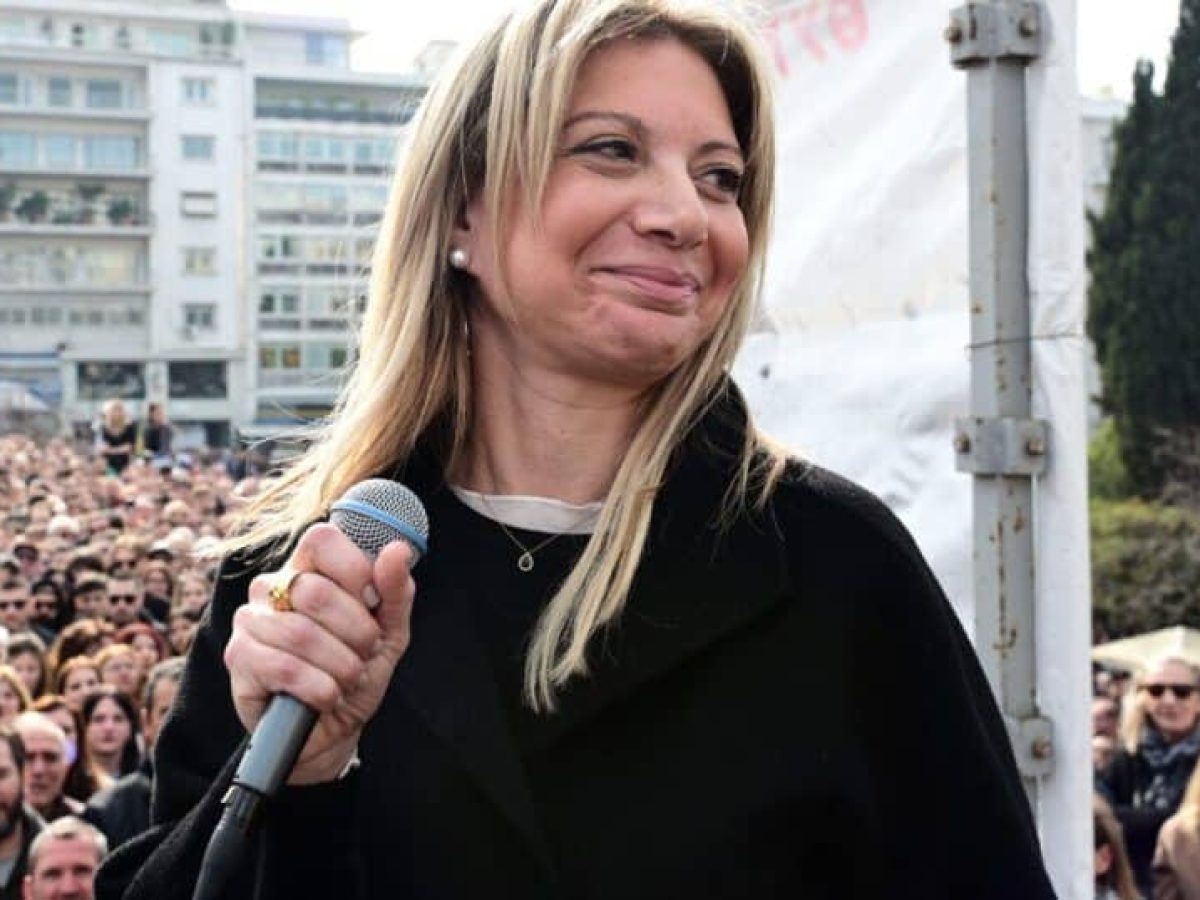 Κάποιος να εξηγήσει στη Μαρία Καρυστιανού ότι η πολιτική είναι σοβαρή υπόθεση για να την αναλάβουν οι εκτός πολιτικής