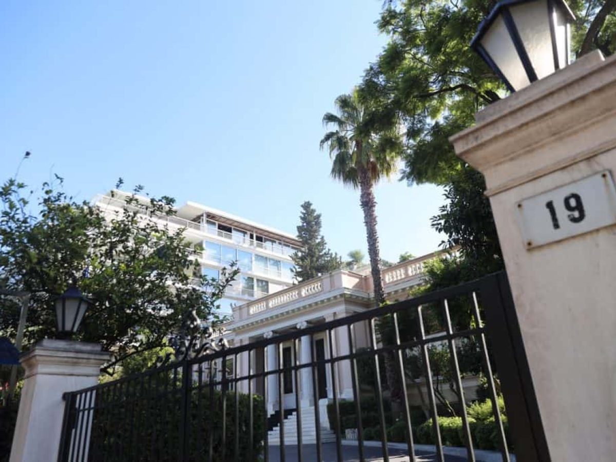 Κυβερνητκό Plan B για τα μπλόκα και μια ανασκόπηση για το 2025