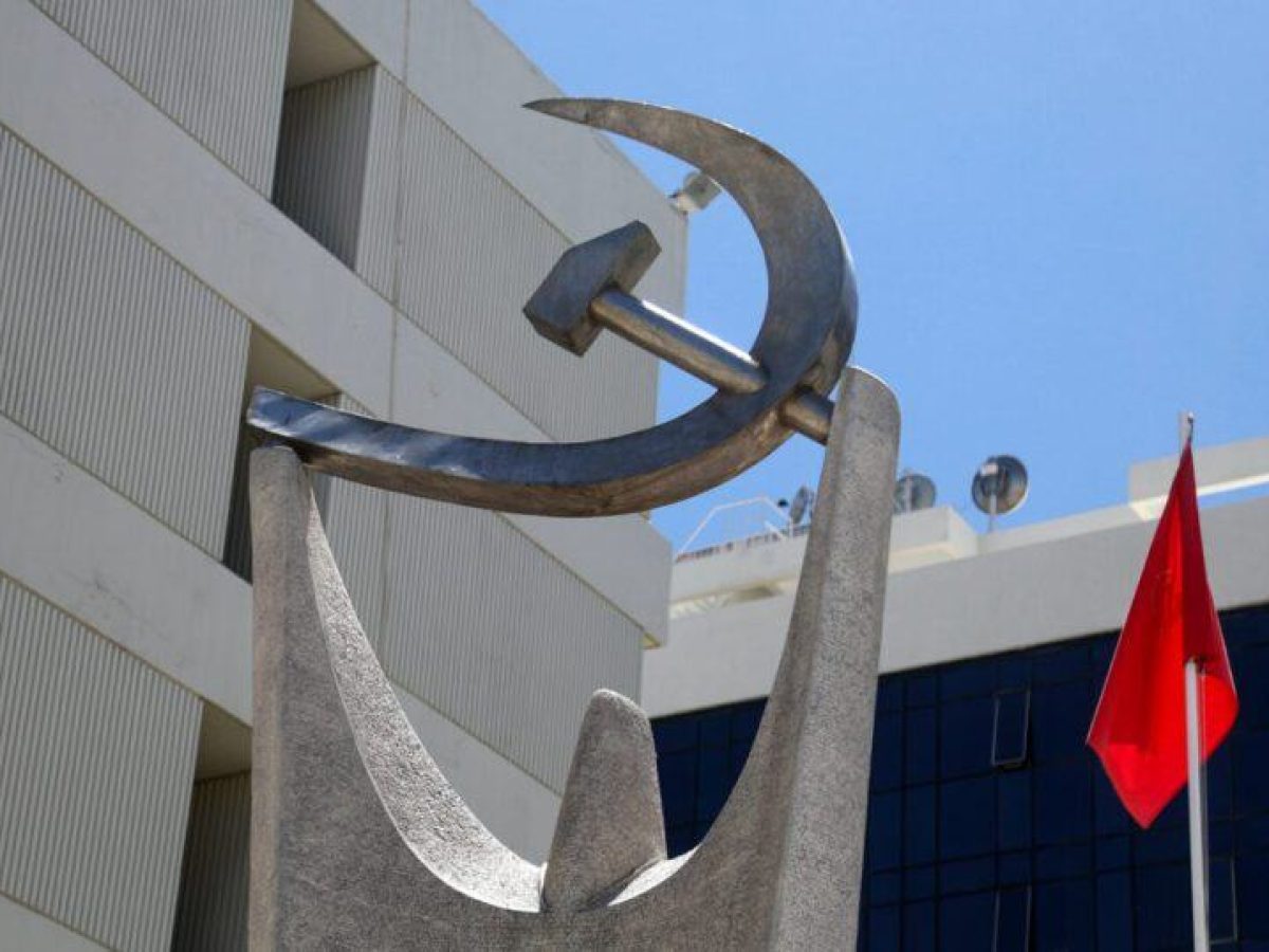 ΚΚΕ: Η κυβέρνηση κλείνει τους δρόμους που οι αγρότες αφήνουν ανοιχτούς