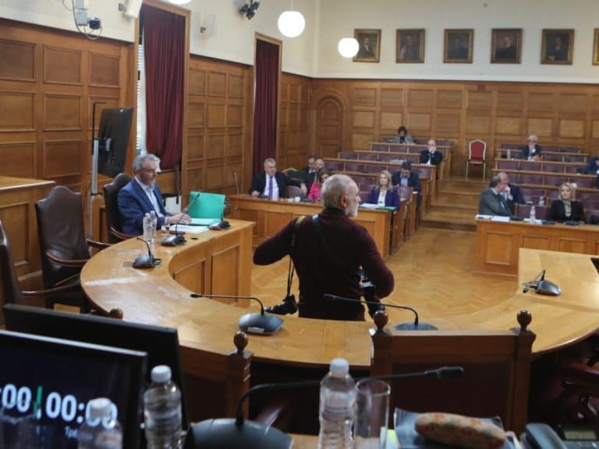 Κόφτης (και) στις live μεταδόσεις της εξεταστικής – Η αντιπολίτευση απορρίπτει το σχέδιο Κακλαμάνη 