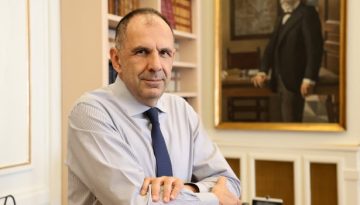 &Omicron; &Gamma;&epsilon;&rho;&alpha;&pi;&epsilon;&tau;&rho;ί&tau;&eta;&sigmaf;, &omicron;&iota; &laquo;&epsilon;&phi;&iota;ά&lambda;&tau;&epsilon;&sigmaf;&raquo; &epsilon;&nu;ό&sigmaf; &Upsilon;&Pi;&Epsilon;&Xi;, &tau;&alpha; &epsilon;&lambda;&lambda;&eta;&nu;&omicron;&tau;&omicron;&upsilon;&rho;&kappa;&iota;&kappa;ά, &tau;&omicron; &Pi;&alpha;&nu;&epsilon;&pi;&iota;&sigma;&tau;ή&mu;&iota;&omicron; &kappa;&alpha;&iota; &omicron; &Omicron;&lambda;&upsilon;&mu;&pi;&iota;&alpha;&kappa;ό&sigmaf;