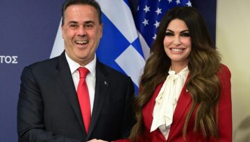 &Omicron; &Sigma;&tau;&alpha;ύ&rho;&omicron;&sigmaf; &pi;&omicron;&upsilon; &laquo;&delta;&epsilon;&nu; &beta;ά&zeta;&epsilon;&iota; &upsilon;&pi;&omicron;&gamma;&rho;&alpha;&phi;ή &omicron;ύ&tau;&epsilon; &sigma;&epsilon; &chi;&rho;&iota;&sigma;&tau;&omicron;&upsilon;&gamma;&epsilon;&nu;&nu;&iota;ά&tau;&iota;&kappa;&epsilon;&sigmaf; &kappa;ά&rho;&tau;&epsilon;&sigmaf;&raquo;
