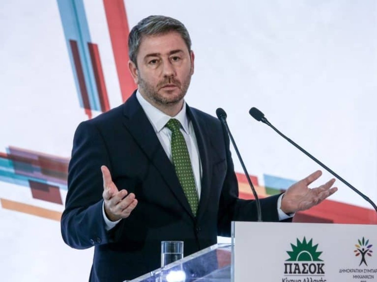 Ο Ανδρουλάκης βγαίνει μπροστά για να κινηθεί η “βελόνα”- Τα τρία ανοιχτά μέτωπα του ΠΑΣΟΚ με την κυβέρνηση