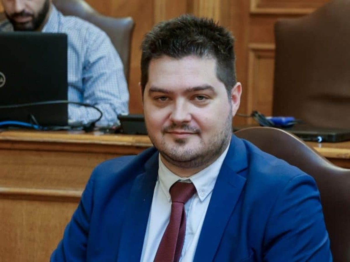 Ο – πρώην- γενικός που δεν πολιτεύεται