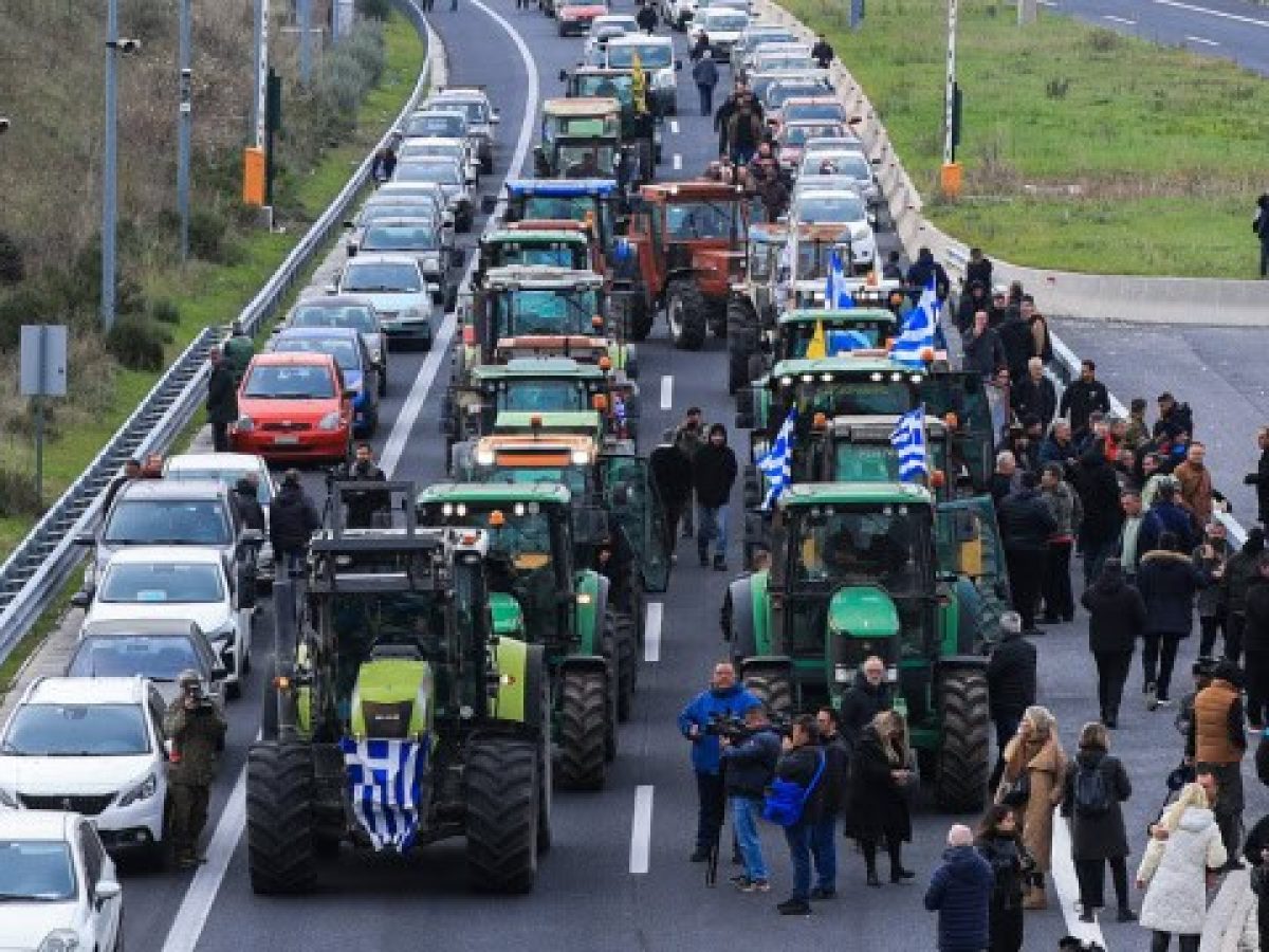 «Όλο και περισσότεροι αγρότες θέλουν τον διάλογο» λέει η κυβέρνηση και καλεί σε συζητήσεις μετά το πρώτο ρήγμα στα μπλόκα
