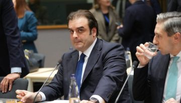 &Pi;&iota;&epsilon;&rho;&rho;&alpha;&kappa;ά&kappa;&eta;&sigmaf;: &laquo;&Mu;&epsilon;&tau;ά &tau;&omicron; &Tau;&Alpha;&Alpha; &eta; &alpha;&nu;ά&pi;&tau;&upsilon;&xi;&eta; &sigma;&tau;&eta;&nu; &Epsilon;&lambda;&lambda;ά&delta;&alpha; &theta;&alpha; &sigma;&tau;&eta;&rho;&iota;&chi;&theta;&epsilon;ί &sigma;&tau;&iota;&sigmaf; &iota;&delta;&iota;&omega;&tau;&iota;&kappa;έ&sigmaf; &epsilon;&pi;&epsilon;&nu;&delta;ύ&sigma;&epsilon;&iota;&sigmaf;&raquo;