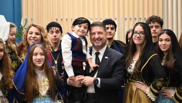 Ποιοι έψαλαν τα κάλαντα στον Χαρδαλιά