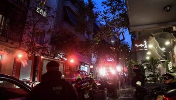 &Pi;ώ&sigmaf; &eta; &Alpha;&gamma;&gamma;&epsilon;&lambda;&iota;&kappa;ή &Nu;&iota;&kappa;&omicron;&lambda;&omicron;ύ&lambda;&eta; &sigma;&upsilon;&nu;έ&beta;&alpha;&lambda;&epsilon; &sigma;&tau;&eta;&nu; &sigma;ύ&lambda;&lambda;&eta;&psi;&eta; &tau;&omicron;&upsilon; &gamma;&iota;&omicron;&upsilon; &tau;&eta;&sigmaf; &Epsilon;&lambda;έ&nu;&eta;&sigmaf; &Pi;&alpha;&pi;&alpha;&delta;&omicron;&pi;&omicron;ύ&lambda;&omicron;&upsilon;