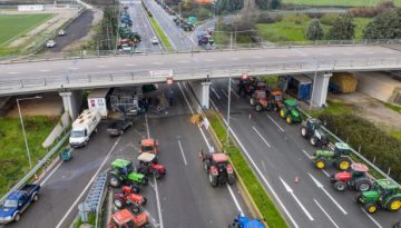 &Sigma;&epsilon; &theta;έ&sigma;&epsilon;&iota;&sigmaf; &mu;ά&chi;&eta;&sigmaf; &omicron;&iota; &alpha;&gamma;&rho;ό&tau;&epsilon;&sigmaf;: &Sigma;&upsilon;&sigma;&kappa;έ&psi;&epsilon;&iota;&sigmaf; &sigma;&tau;&alpha; &mu;&pi;&lambda;ό&kappa;&alpha;, &alpha;&pi;&omicron;&phi;ά&sigma;&epsilon;&iota;&sigmaf; &mu;έ&sigma;&alpha; &sigma;&tau;&omicron; &Sigma;&alpha;&beta;&beta;&alpha;&tau;&omicron;&kappa;ύ&rho;&iota;&alpha;&kappa;&omicron; &ndash; &Alpha;&gamma;&omega;&nu;ί&alpha; &sigma;&tau;&omicron; &Mu;&alpha;&xi;ί&mu;&omicron;&upsilon;