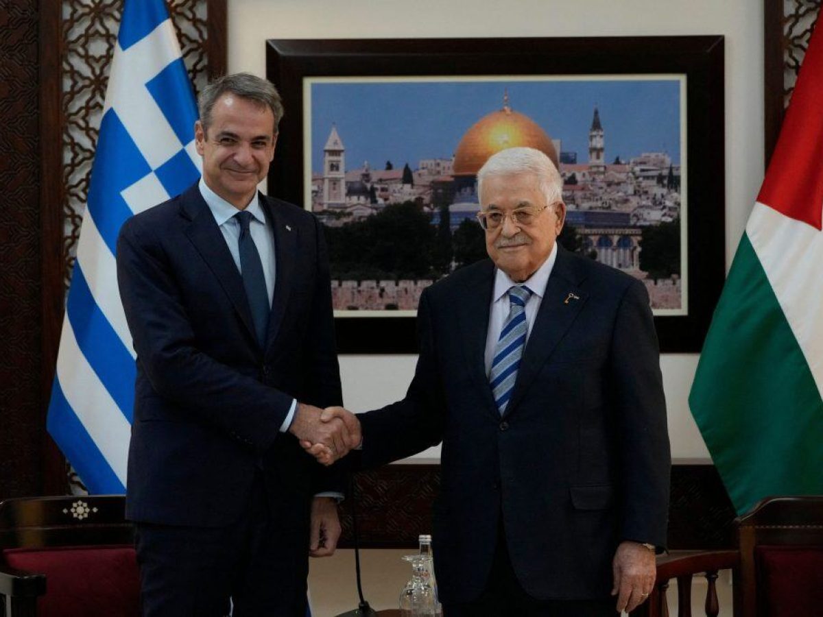 Συνάντηση Μητσοτάκη – Αμπάς στη Ραμάλα: Η Ελλάδα τάσσεται υπέρ της επανεκκίνησης της πολιτικής διαδικασίας για λύση δύο κ