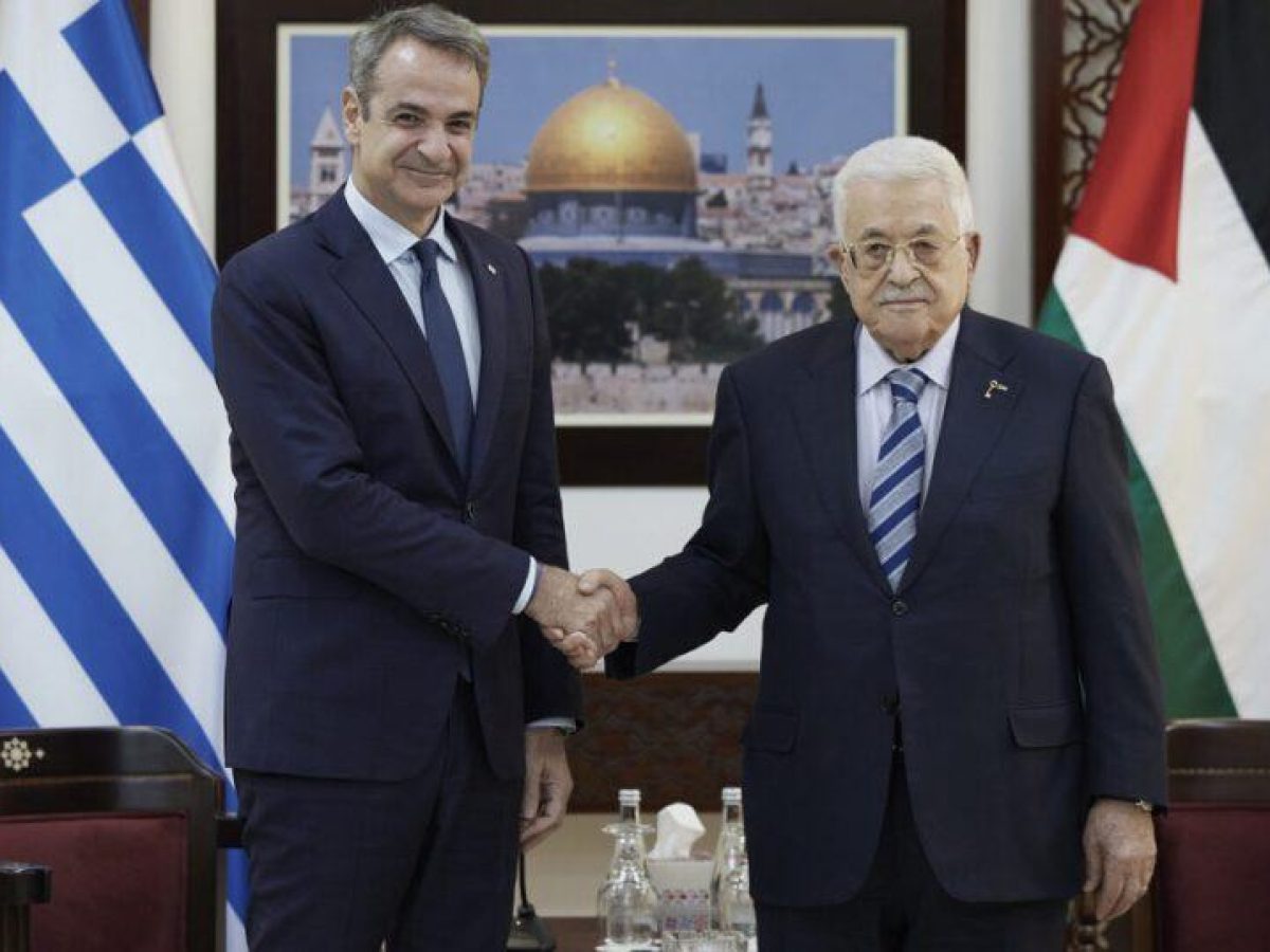 Συνάντηση Μητσοτάκη – Αμπάς στη Ραμάλα: «Επαναλαμβάνουμε τη δέσμευσή μας για διάλογο προς επίτευξη της ειρήνης»