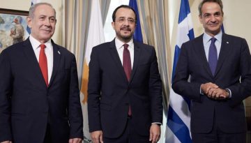 &Sigma;&tau;&eta;&nu; &Iota;&epsilon;&rho;&omicron;&upsilon;&sigma;&alpha;&lambda;ή&mu; &sigma;ή&mu;&epsilon;&rho;&alpha; &omicron; &Mu;&eta;&tau;&sigma;&omicron;&tau;ά&kappa;&eta;&sigmaf; &gamma;&iota;&alpha; &tau;&eta; 10&eta; &tau;&rho;&iota;&mu;&epsilon;&rho;ή &Sigma;ύ&nu;&omicron;&delta;&omicron; &Epsilon;&lambda;&lambda;ά&delta;&alpha;&sigmaf;-&Kappa;ύ&pi;&rho;&omicron;&upsilon;-&Iota;&sigma;&rho;&alpha;ή&lambda;