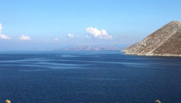 &Sigma;&tau;&eta;&nu; &tau;&epsilon;&lambda;&iota;&kappa;ή &epsilon;&upsilon;&theta;&epsilon;ί&alpha; &tau;&alpha; &theta;&alpha;&lambda;ά&sigma;&sigma;&iota;&alpha; &pi;ά&rho;&kappa;&alpha;