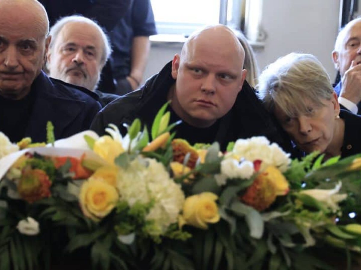 Στο Α’ Νεκροταφείο το «τελευταίο αντίο» στη Σύλβα Ακρίτα – Ποιοι πολιτικοί έδωσαν το «παρών»