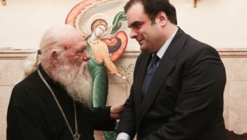 &Sigma;&tau;&omicron;&nu; &Alpha;&rho;&chi;&iota;&epsilon;&pi;ί&sigma;&kappa;&omicron;&pi;&omicron; &Iota;&epsilon;&rho;ώ&nu;&upsilon;&mu;&omicron; &omicron; &nu;έ&omicron;&sigmaf; &pi;&rho;ό&epsilon;&delta;&rho;&omicron;&sigmaf; &tau;&omicron;&upsilon; Eurogroup &Kappa;&upsilon;&rho;&iota;ά&kappa;&omicron;&sigmaf; &Pi;&iota;&epsilon;&rho;&rho;&alpha;&kappa;ά&kappa;&eta;&sigmaf;